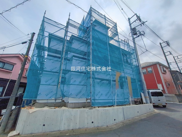 G00389936 神奈川県綾瀬市寺尾釜田１丁目 新築一戸建て 4380万円 土地面積100.24m² (約30.32坪) 建物面積119.23m² (約36.06坪) 間取り３ＬＤＫ 築年月2026年03月(築１年以内)【外観7】