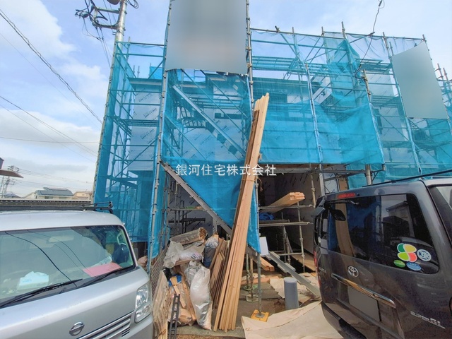 G00389936 神奈川県綾瀬市寺尾釜田１丁目 新築一戸建て 4380万円 土地面積100.24m² (約30.32坪) 建物面積119.23m² (約36.06坪) 間取り３ＬＤＫ 築年月2026年03月(築１年以内)【外観8】