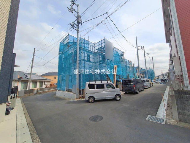 G00389936 神奈川県綾瀬市寺尾釜田１丁目 新築一戸建て 4380万円 土地面積100.24m² (約30.32坪) 建物面積119.23m² (約36.06坪) 間取り３ＬＤＫ 築年月2026年03月(築１年以内)【外観9】