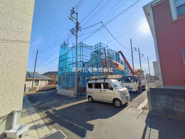 G00389936 神奈川県綾瀬市寺尾釜田１丁目 新築一戸建て 4380万円 土地面積100.24m² (約30.32坪) 建物面積119.23m² (約36.06坪) 間取り３ＬＤＫ 築年月2026年03月(築１年以内)【外観12】