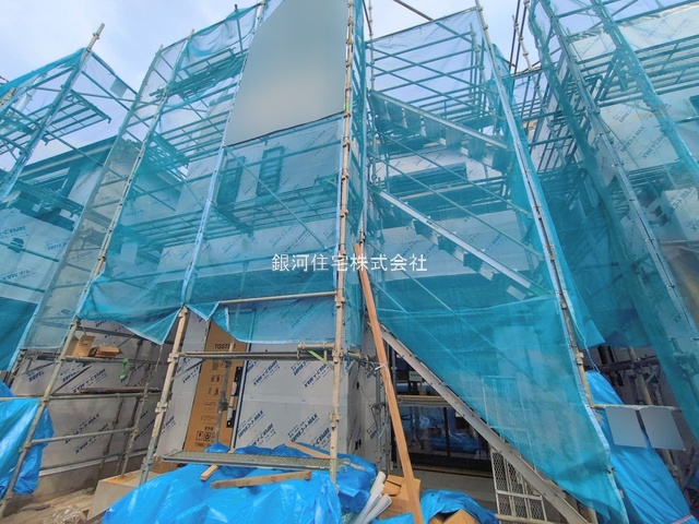 G00389937 神奈川県綾瀬市寺尾釜田１丁目 新築一戸建て 4280万円 土地面積100.23m² (約30.31坪) 建物面積98.94m² (約29.92坪) 間取り４ＬＤＫ 築年月2026年03月(築１年以内)【外観8】