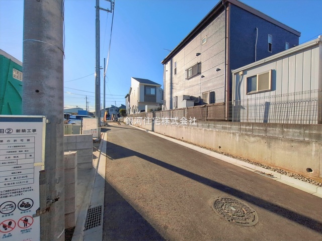 G00389937 神奈川県綾瀬市寺尾釜田１丁目 新築一戸建て 4280万円 土地面積100.23m² (約30.31坪) 建物面積98.94m² (約29.92坪) 間取り４ＬＤＫ 築年月2026年03月(築１年以内)【外観17】