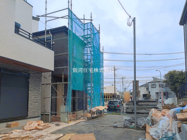 G00389942 神奈川県綾瀬市寺尾釜田１丁目 新築一戸建て 4080万円 土地面積137.90m² (約41.71坪) 建物面積104.32m² (約31.55坪) 間取り４ＬＤＫ 築年月2026年04月【外観2】