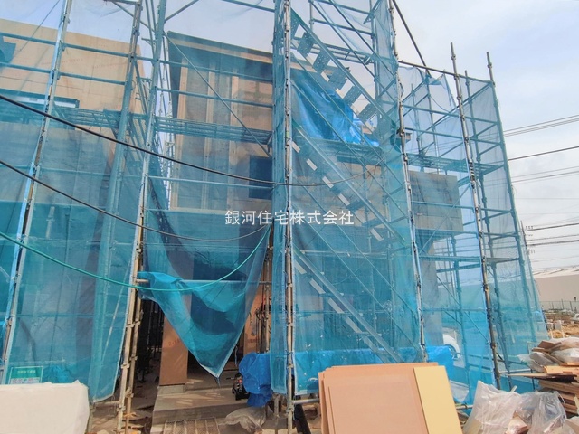 G00389942 神奈川県綾瀬市寺尾釜田１丁目 新築一戸建て 4080万円 土地面積137.90m² (約41.71坪) 建物面積104.32m² (約31.55坪) 間取り４ＬＤＫ 築年月2026年04月【外観7】