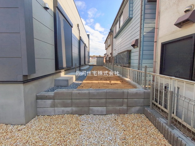 G00389954 千葉県船橋市大穴北４丁目 新築一戸建て 3190万円 土地面積163.03m² (約49.31坪) 建物面積104.27m² (約31.54坪) 間取り４ＬＤＫ 築年月2026年01月(築１年以内)【外観12】