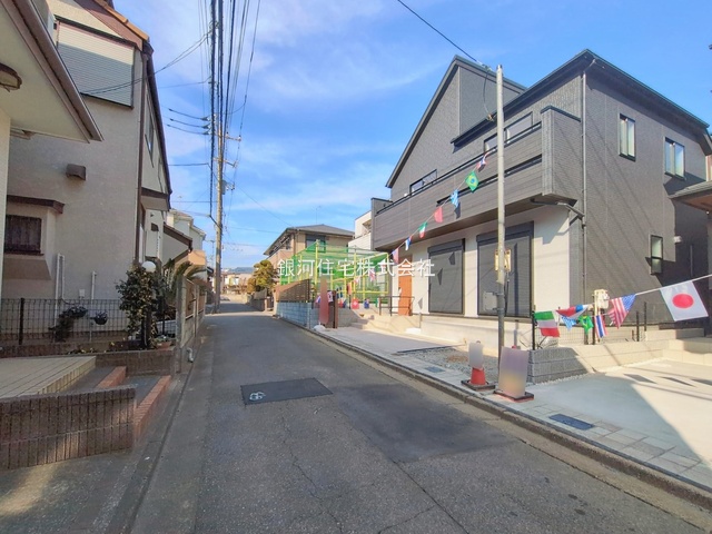 G00389970 千葉県船橋市松が丘３丁目 新築一戸建て 3090万円 土地面積98.63m² (約29.83坪) 建物面積98.54m² (約29.80坪) 間取り４ＬＤＫ 築年月2026年01月(築１年以内)【外観3】