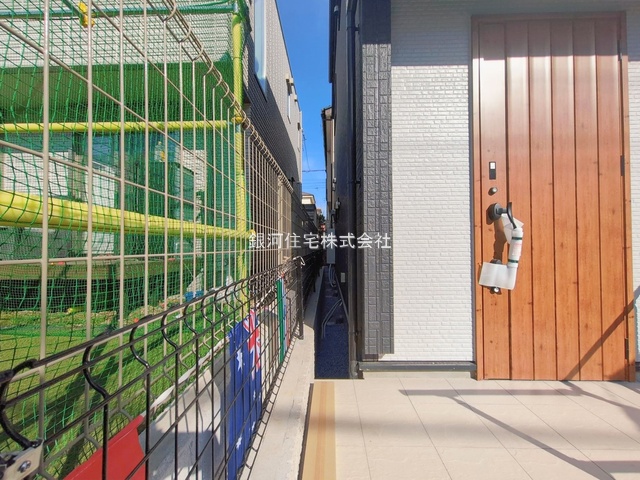 G00389970 千葉県船橋市松が丘３丁目 新築一戸建て 3090万円 土地面積98.63m² (約29.83坪) 建物面積98.54m² (約29.80坪) 間取り４ＬＤＫ 築年月2026年01月(築１年以内)【外観5】