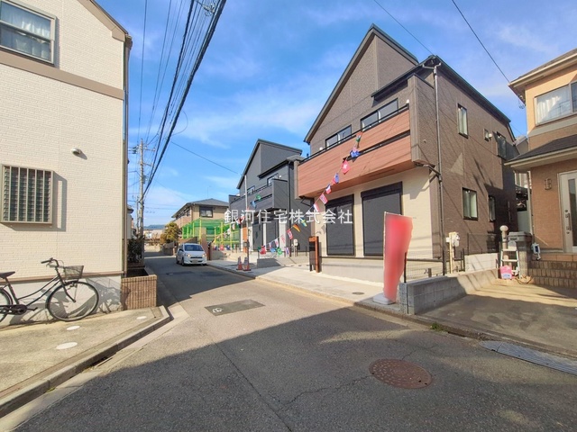 G00389971 千葉県船橋市松が丘３丁目 新築一戸建て 3080万円 土地面積98.64m² (約29.83坪) 建物面積98.54m² (約29.80坪) 間取り４ＬＤＫ 築年月2026年01月(築１年以内)【外観10】