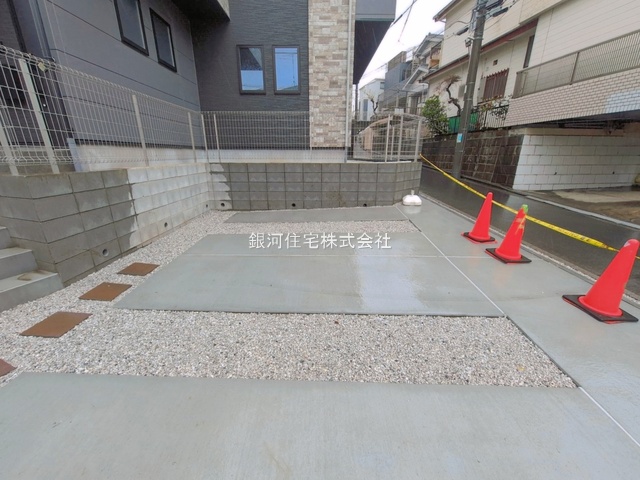 G00389974 神奈川県横浜市鶴見区北寺尾６丁目 新築一戸建て 6699万円 土地面積133.78m² (約40.46坪) 建物面積104.33m² (約31.55坪) 間取り４ＬＤＫ 築年月2026年03月(築１年以内)【外観8】