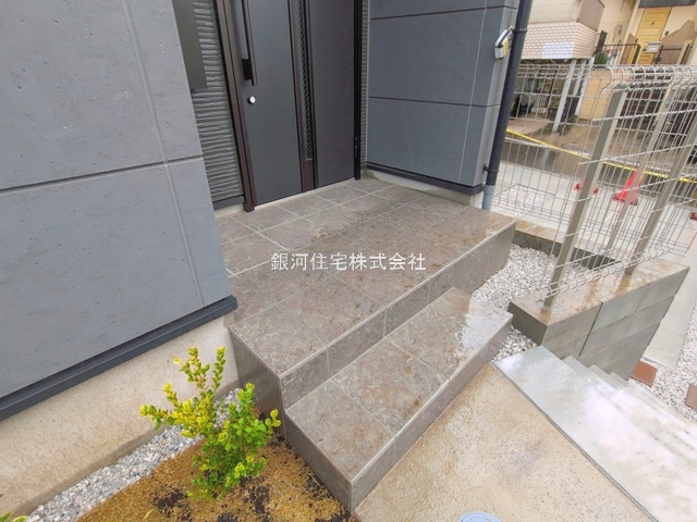 G00389974 神奈川県横浜市鶴見区北寺尾６丁目 新築一戸建て 6699万円 土地面積133.78m² (約40.46坪) 建物面積104.33m² (約31.55坪) 間取り４ＬＤＫ 築年月2026年03月(築１年以内)【外観13】