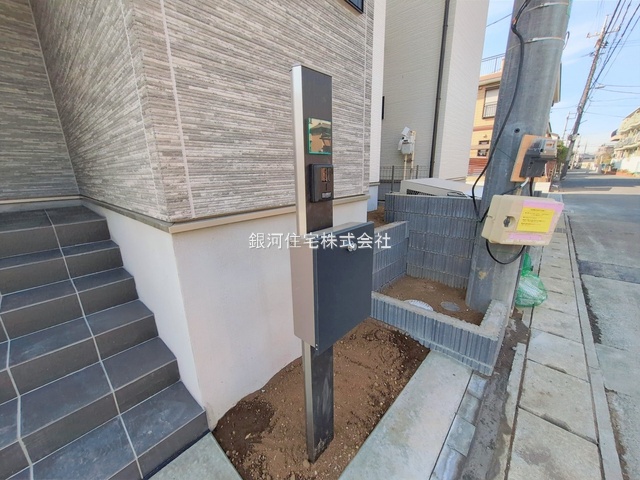 G00389977 千葉県松戸市中和倉 新築一戸建て 4490万円 土地面積112.75m² (約34.10坪) 建物面積102.57m² (約31.02坪) 間取り４ＬＤＫ 築年月2026年01月(築１年以内)【外観5】