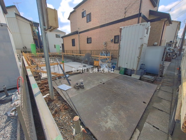 G00389997 埼玉県三郷市戸ヶ崎 新築一戸建て 3280万円 土地面積82.43m² (約24.93坪) 建物面積112.99m² (約34.17坪) 間取り４ＬＤＫ 築年月2026年05月