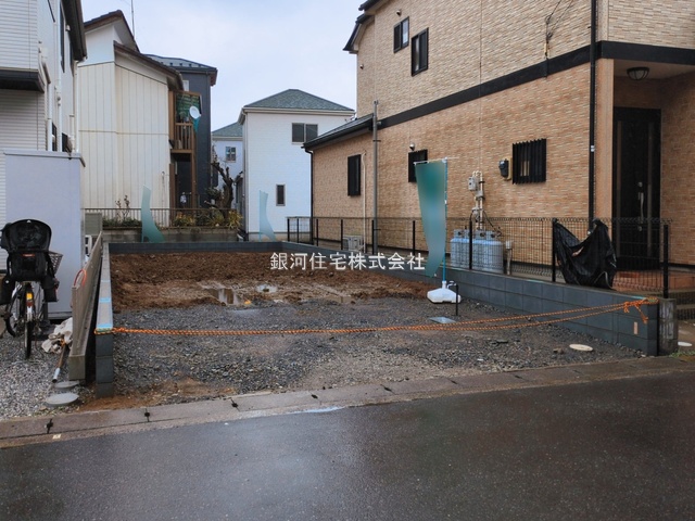 G00389997 埼玉県三郷市戸ヶ崎 新築一戸建て 3280万円 土地面積82.43m² (約24.93坪) 建物面積112.99m² (約34.17坪) 間取り４ＬＤＫ 築年月2026年05月【外観4】