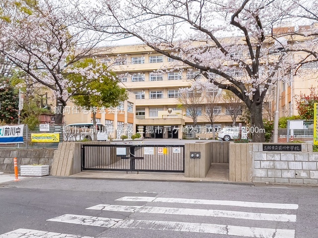 G00389997 埼玉県三郷市戸ヶ崎 新築一戸建て 3280万円 土地面積82.43m² (約24.93坪) 建物面積112.99m² (約34.17坪) 間取り４ＬＤＫ 築年月2026年05月【周辺環境】三郷市立前川中学校