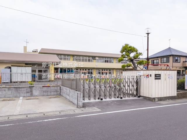 G00389997 埼玉県三郷市戸ヶ崎 新築一戸建て 3280万円 土地面積82.43m² (約24.93坪) 建物面積112.99m² (約34.17坪) 間取り４ＬＤＫ 築年月2026年05月【周辺環境】高州保育所