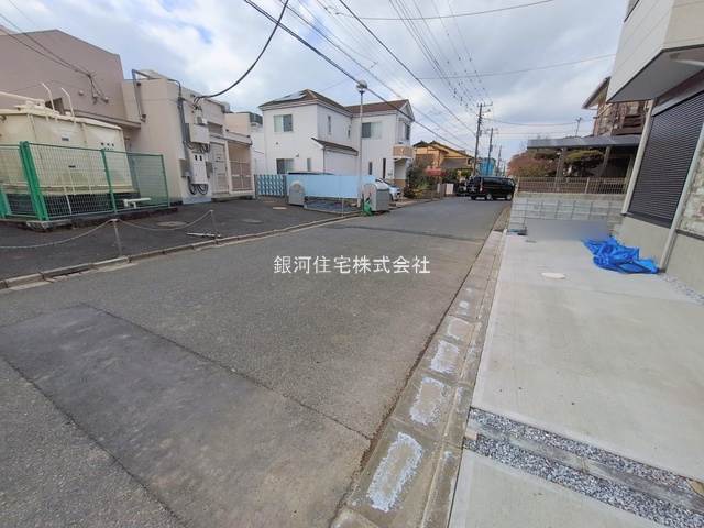 G00390000 千葉県松戸市新松戸７丁目 新築一戸建て 6199万円 土地面積100.25m² (約30.32坪) 建物面積96.96m² (約29.33坪) 間取り４ＬＤＫ 築年月2026年01月(築１年以内)【外観9】