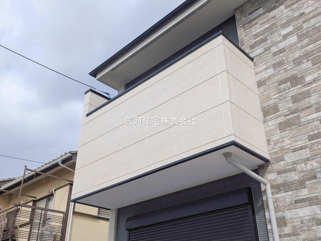 G00390000 千葉県松戸市新松戸７丁目 新築一戸建て 6199万円 土地面積100.25m² (約30.32坪) 建物面積96.96m² (約29.33坪) 間取り４ＬＤＫ 築年月2026年01月(築１年以内)【外観11】
