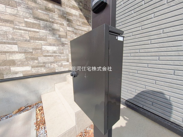 G00390000 千葉県松戸市新松戸７丁目 新築一戸建て 6199万円 土地面積100.25m² (約30.32坪) 建物面積96.96m² (約29.33坪) 間取り４ＬＤＫ 築年月2026年01月(築１年以内)【外観15】