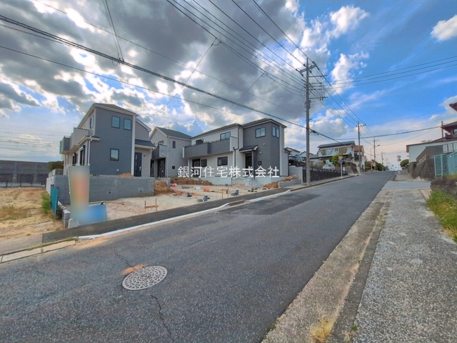 G00390036 千葉県松戸市八ヶ崎５丁目 新築一戸建て 3990万円 土地面積138.11m² (約41.77坪) 建物面積102.46m² (約30.99坪) 間取り４ＬＤＫ 築年月2026年05月(築１年以内)【外観16】