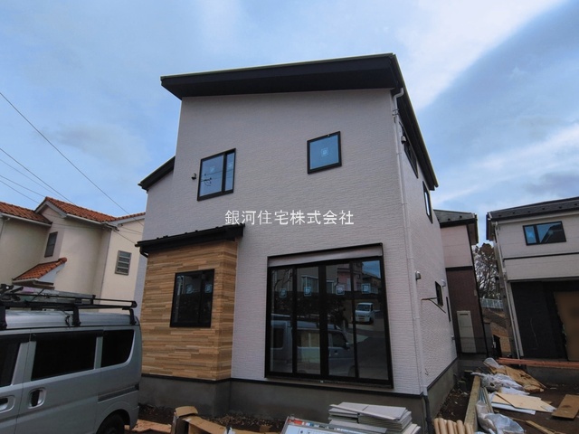 G00390170 神奈川県海老名市国分北３丁目 新築一戸建て 6398万円 土地面積136.00m² (約41.14坪) 建物面積110.33m² (約33.37坪) 間取り４ＬＤＫ 築年月2026年04月(築１年以内)【外観5】