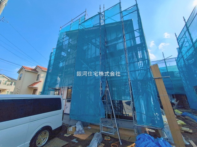 G00390170 神奈川県海老名市国分北３丁目 新築一戸建て 6398万円 土地面積136.00m² (約41.14坪) 建物面積110.33m² (約33.37坪) 間取り４ＬＤＫ 築年月2026年04月(築１年以内)【外観10】