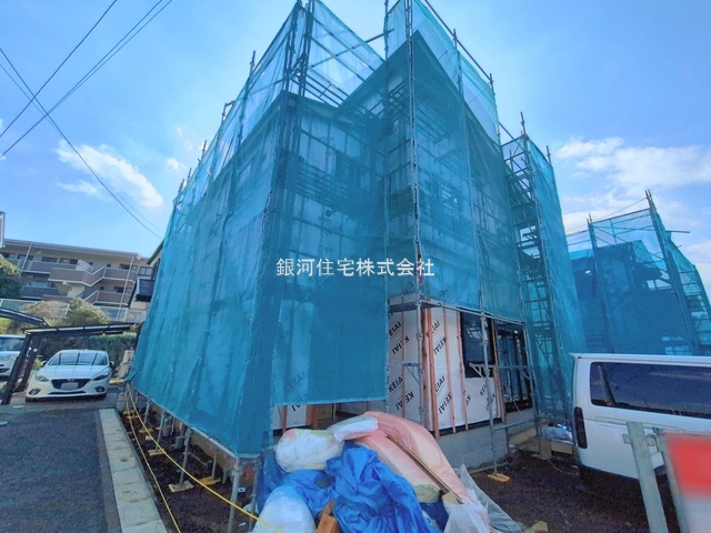 G00390170 神奈川県海老名市国分北３丁目 新築一戸建て 6398万円 土地面積136.00m² (約41.14坪) 建物面積110.33m² (約33.37坪) 間取り４ＬＤＫ 築年月2026年04月(築１年以内)【外観11】