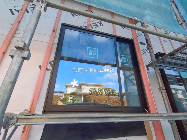 G00390170 神奈川県海老名市国分北３丁目 新築一戸建て 6398万円 土地面積136.00m² (約41.14坪) 建物面積110.33m² (約33.37坪) 間取り４ＬＤＫ 築年月2026年04月(築１年以内)【外観17】