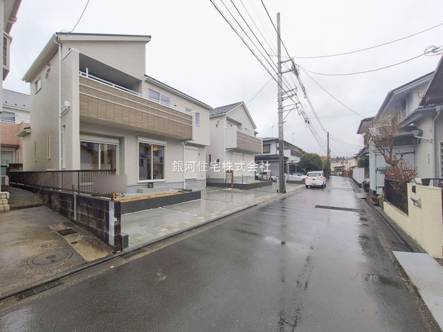 G00390175 神奈川県横浜市旭区中沢３丁目 新築一戸建て 5980万円 土地面積140.07m² (約42.37坪) 建物面積98.95m² (約29.93坪) 間取り４ＬＤＫ 築年月2026年02月(築１年以内)【外観9】