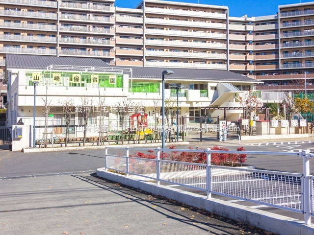 G00390248 東京都町田市木曽東３丁目 新築一戸建て 5998万円 土地面積138.32m² (約41.84坪) 建物面積107.83m² (約32.61坪) 間取り４ＬＤＫ 築年月2026年04月(築１年以内)【周辺環境】山崎保育園