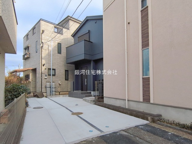 G00390500 神奈川県川崎市宮前区平４丁目 新築一戸建て 4360万円 土地面積99.90m² (約30.21坪) 建物面積86.73m² (約26.23坪) 間取り３ＬＤＫ 築年月2026年02月(築１年以内)【外観2】