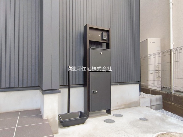 G00390500 神奈川県川崎市宮前区平４丁目 新築一戸建て 4360万円 土地面積99.90m² (約30.21坪) 建物面積86.73m² (約26.23坪) 間取り３ＬＤＫ 築年月2026年02月(築１年以内)【外観4】