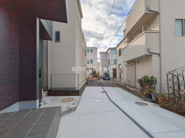 G00390500 神奈川県川崎市宮前区平４丁目 新築一戸建て 4360万円 土地面積99.90m² (約30.21坪) 建物面積86.73m² (約26.23坪) 間取り３ＬＤＫ 築年月2026年02月(築１年以内)【外観5】