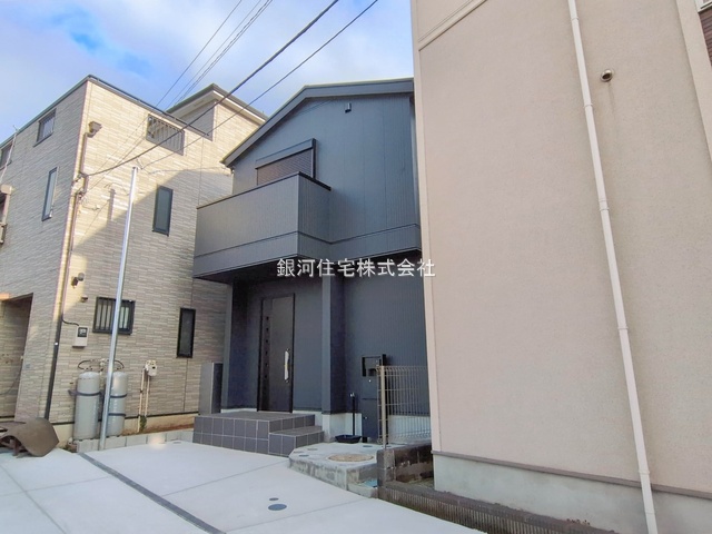 G00390500 神奈川県川崎市宮前区平４丁目 新築一戸建て 4360万円 土地面積99.90m² (約30.21坪) 建物面積86.73m² (約26.23坪) 間取り３ＬＤＫ 築年月2026年02月(築１年以内)【外観7】