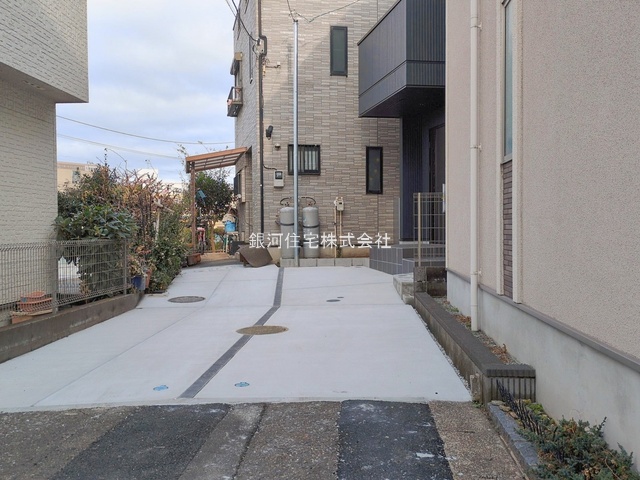 G00390500 神奈川県川崎市宮前区平４丁目 新築一戸建て 4360万円 土地面積99.90m² (約30.21坪) 建物面積86.73m² (約26.23坪) 間取り３ＬＤＫ 築年月2026年02月(築１年以内)【外観10】