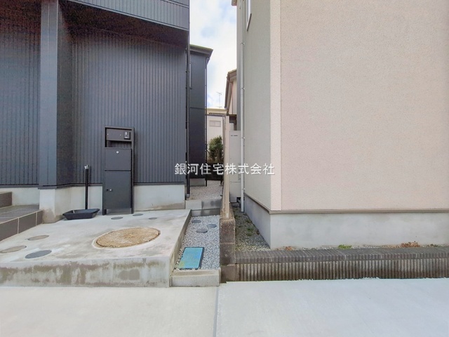 G00390500 神奈川県川崎市宮前区平４丁目 新築一戸建て 4360万円 土地面積99.90m² (約30.21坪) 建物面積86.73m² (約26.23坪) 間取り３ＬＤＫ 築年月2026年02月(築１年以内)【外観11】