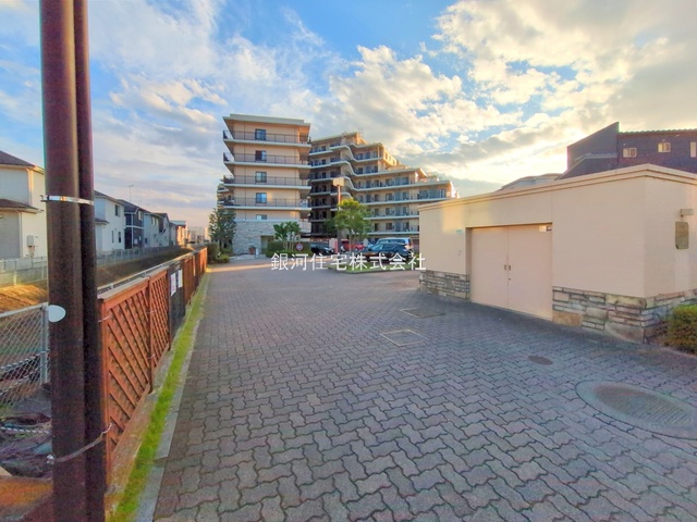 G00390559 埼玉県入間市東藤沢２丁目 中古マンション 2280万円 専有面積64.89m² (約19.62坪) 間取り３ＬＤＫ 所在階8階 築年月1998年08月(築27年)【外観7】