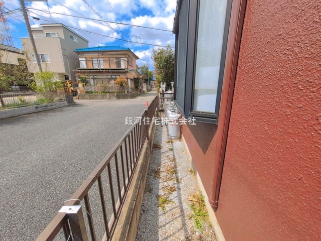 G00390669 埼玉県上尾市大字平塚 中古一戸建て 1480万円 土地面積105.17m² (約31.81坪) 建物面積84.46m² (約25.54坪) 間取り４ＬＤＫ 築年月1994年12月(築31年)【外観4】