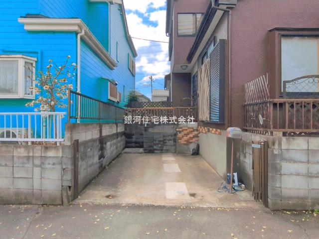 G00390669 埼玉県上尾市大字平塚 中古一戸建て 1480万円 土地面積105.17m² (約31.81坪) 建物面積84.46m² (約25.54坪) 間取り４ＬＤＫ 築年月1994年12月(築31年)【外観7】