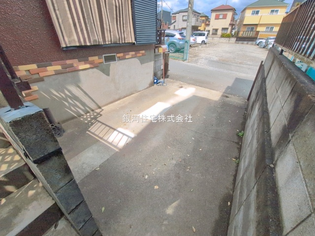G00390669 埼玉県上尾市大字平塚 中古一戸建て 1480万円 土地面積105.17m² (約31.81坪) 建物面積84.46m² (約25.54坪) 間取り４ＬＤＫ 築年月1994年12月(築31年)【外観9】