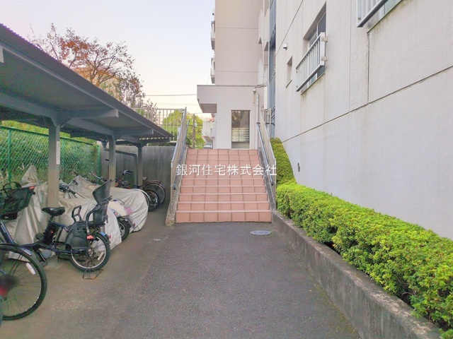 G00390681 神奈川県横浜市港北区仲手原２丁目 中古マンション 4180万円 専有面積61.04m² (約18.46坪) 間取り２ＬＤＫ 所在階5階 築年月1984年02月(築42年)【外観6】