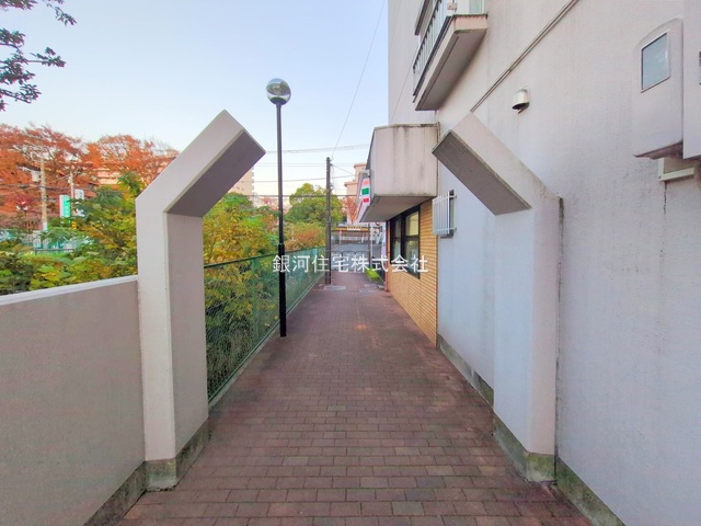 G00390681 神奈川県横浜市港北区仲手原２丁目 中古マンション 4180万円 専有面積61.04m² (約18.46坪) 間取り２ＬＤＫ 所在階5階 築年月1984年02月(築42年)【外観7】