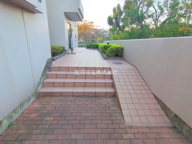 G00390681 神奈川県横浜市港北区仲手原２丁目 中古マンション 4180万円 専有面積61.04m² (約18.46坪) 間取り２ＬＤＫ 所在階5階 築年月1984年02月(築42年)【外観8】