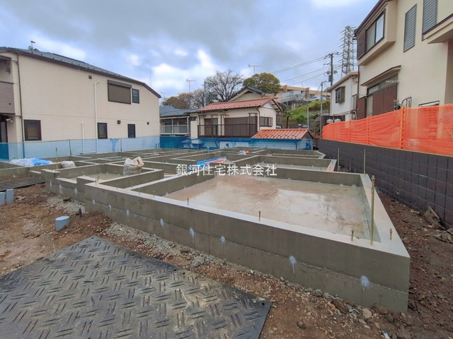 G00390713 神奈川県横浜市鶴見区北寺尾３丁目 新築一戸建て 6380万円 土地面積137.83m² (約41.69坪) 建物面積100.59m² (約30.42坪) 間取り４ＬＤＫ 築年月2026年07月【外観5】