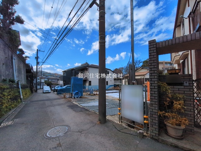 G00390713 神奈川県横浜市鶴見区北寺尾３丁目 新築一戸建て 6380万円 土地面積137.83m² (約41.69坪) 建物面積100.59m² (約30.42坪) 間取り４ＬＤＫ 築年月2026年07月【外観9】