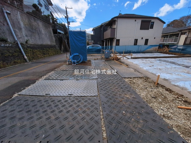 G00390713 神奈川県横浜市鶴見区北寺尾３丁目 新築一戸建て 6380万円 土地面積137.83m² (約41.69坪) 建物面積100.59m² (約30.42坪) 間取り４ＬＤＫ 築年月2026年07月【外観10】