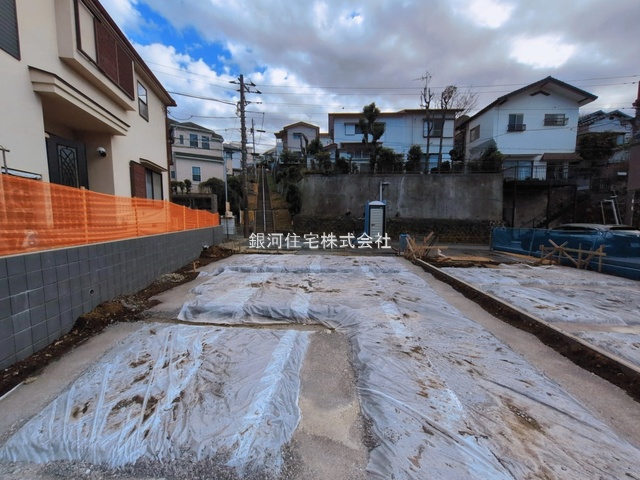 G00390713 神奈川県横浜市鶴見区北寺尾３丁目 新築一戸建て 6380万円 土地面積137.83m² (約41.69坪) 建物面積100.59m² (約30.42坪) 間取り４ＬＤＫ 築年月2026年07月【外観11】