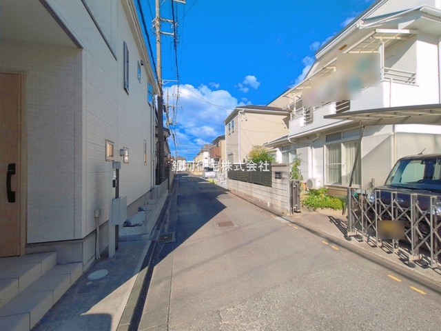 G00391216 埼玉県鴻巣市人形４丁目 新築一戸建て 2990万円 土地面積102.02m² (約30.86坪) 建物面積106.51m² (約32.21坪) 間取り４ＬＤＫ 築年月2026年07月(築１年以内)【外観4】