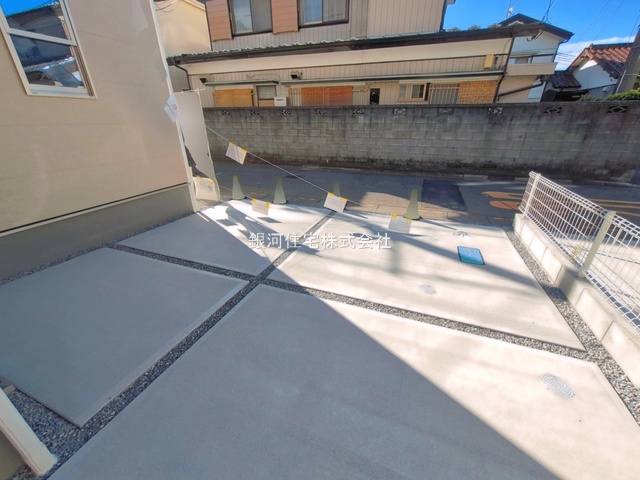 G00391216 埼玉県鴻巣市人形４丁目 新築一戸建て 2990万円 土地面積102.02m² (約30.86坪) 建物面積106.51m² (約32.21坪) 間取り４ＬＤＫ 築年月2026年07月(築１年以内)【外観5】