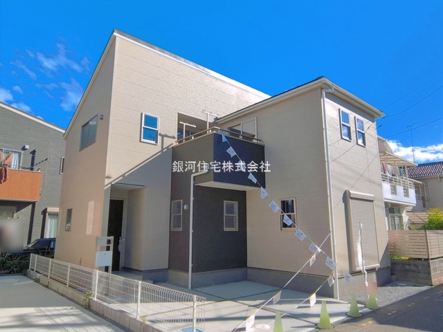 G00391216 埼玉県鴻巣市人形４丁目 新築一戸建て 2990万円 土地面積102.02m² (約30.86坪) 建物面積106.51m² (約32.21坪) 間取り４ＬＤＫ 築年月2026年07月(築１年以内)【外観8】