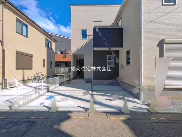 G00391216 埼玉県鴻巣市人形４丁目 新築一戸建て 2990万円 土地面積102.02m² (約30.86坪) 建物面積106.51m² (約32.21坪) 間取り４ＬＤＫ 築年月2026年07月(築１年以内)【外観10】